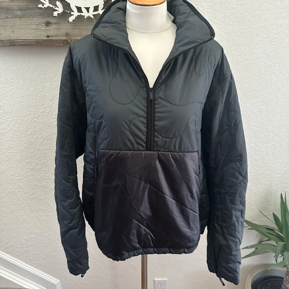 Lululemon Athletica‎ Gray Black Down Pullover quarter zip Jacket Ladies size 10